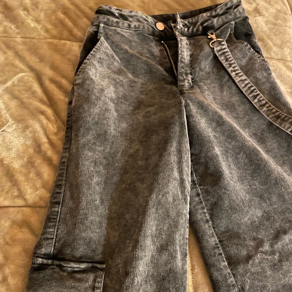 Forever 21 XS Grey Corduroy Cargo Pants, has a removable suspender